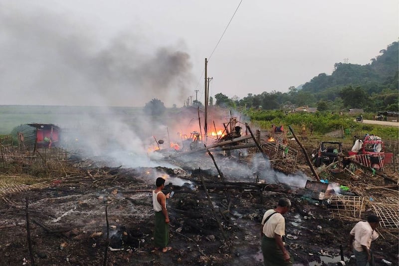 ပုဏ္ဏားကျွန်း စစ်ဘေးဒုက္ခသည်စခန်း ဗုံးကြဲခံရ၊ အနည်းဆုံး ခြောက်ဦးသေဆုံး