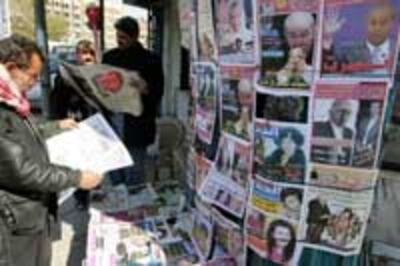 IRAQ_VOTE_PRESS_13-200.jpg