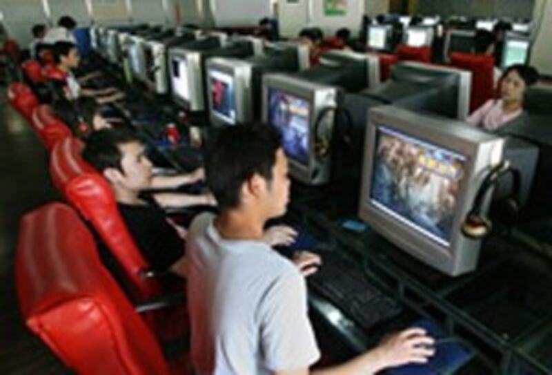 图片:上海的一个网吧(法新社)