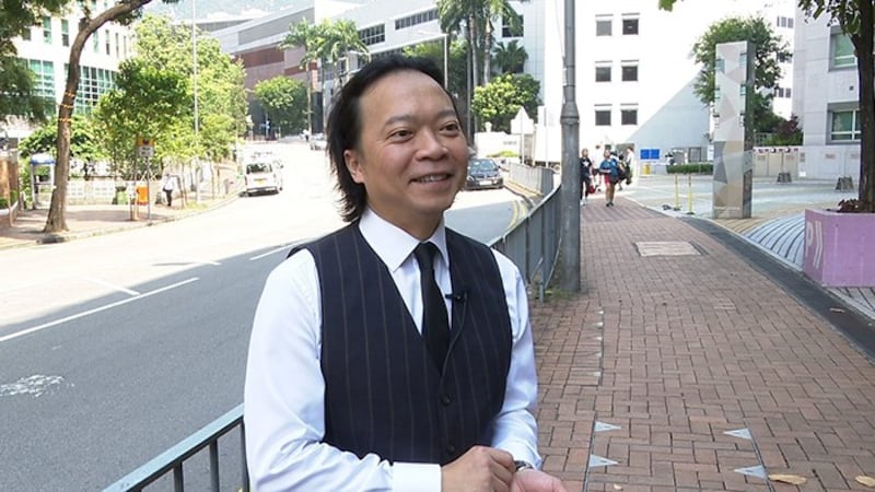 香港执业大律师刘伟聪告诉自由亚洲电台，学习放下身段，是他参与民主的第一课。（自由亚洲电台记者李宗翰摄）
