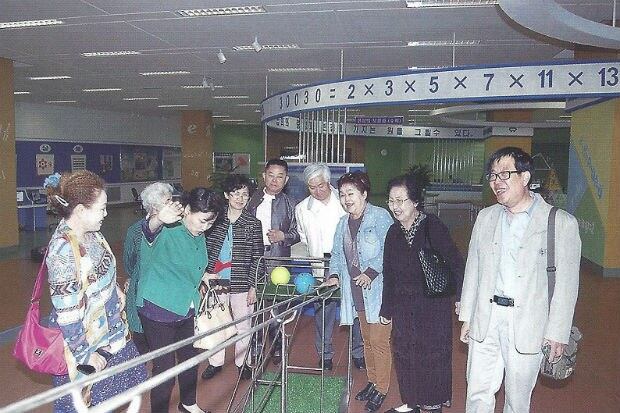 북한 잡지 ‘금수강산’ 10월호에 소개된 조선족 평양관광단.