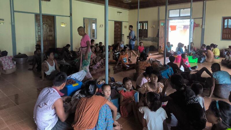 ရခိုင်ပြည်နယ်၊ သံတွဲမြို့နယ်အတွင်းက စစ်ဘေးဒုက္ခသည်များအား ၂၀၂၄ ခုနှစ် ဇွန်လ ၁၅ ရက်နေ့က တွေ့ရစဥ်။ (Dwarawaddy-Sandoway Photo)