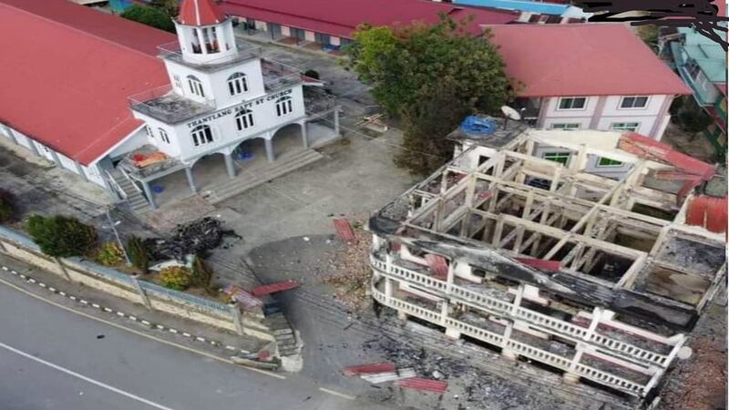 ချင်းပြည်နယ် ထန်တလန်မြို့မှာ မီးရှို့ဖျက်ဆီးခံခဲ့ရသည့် နှစ်ပေါင်း ၆၀ ကျော် သက်တမ်းရှိ ထန်တလန်နှစ်ခြင်းခရစ်ယာန်ဘုရားကျောင်းအား ၂ဝ၂၂ ခုနှစ် ဇွန်လ ၁၃ ရက်နေ့က တွေ့ရစဉ်။ (Photo: Thantlang Baptist Church)