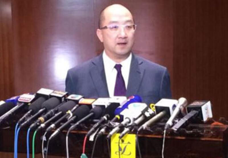 2014年10月15日，政制及內地事務局局長譚志源表示，已找中間人協調與學聯尋求對話空間。（粵語部記者林靜攝）