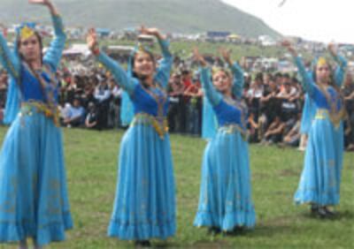 uyghur-omiki-fest3-200.jpg