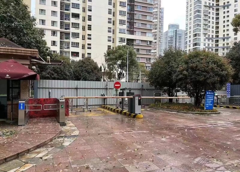 上海陸家嘴仁恒濱江園社區居住著五成外籍人士，須接受14天隔離。（志願者提供）