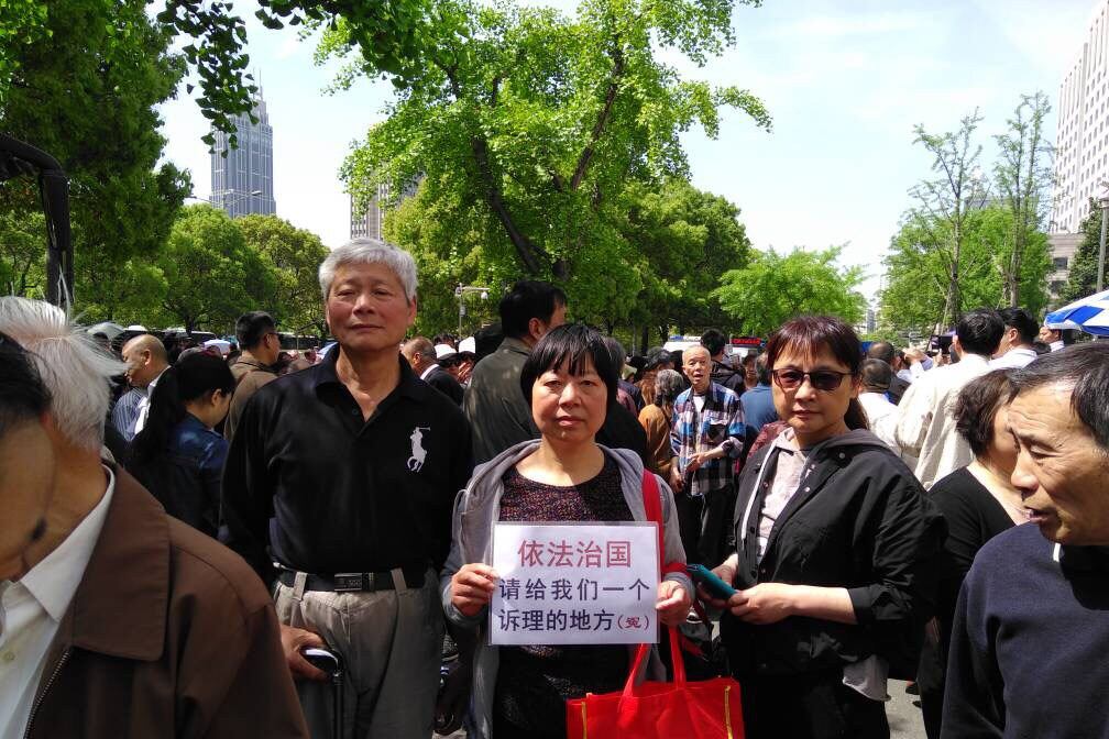 上海访民表达诉求(访民独家提供)