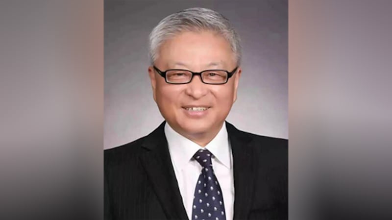 北京清华大学国际关系研究院院长阎学通近期在接受《北京日报》专访时表示，美中关系的现状是冲突大于合作，在冲突大于合作的情况下，双方能进行的更多是消极合作，而非积极合作。（百度百科截图）