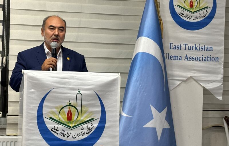 شەرقىي تۈركىستان ئۆلىمالار بىرلىكى تەرىپىدىن ئۆتكۈزۈلگەن ئىپتار ۋە يىغىن پائالىيىتىدە سىراجىدىن ئەزىزى سۆزلىمەكتە. 2024-يىلى 26-مارت، ئىستانبۇل.