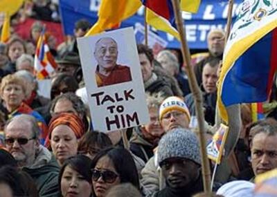 paris_tibet_talk_to_him
