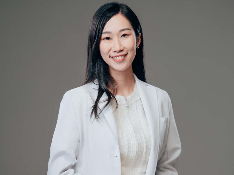 仁美專科中醫診所註冊中醫師梁慧儀建議，服用中成藥前要諮詢醫生。（受訪者提供）