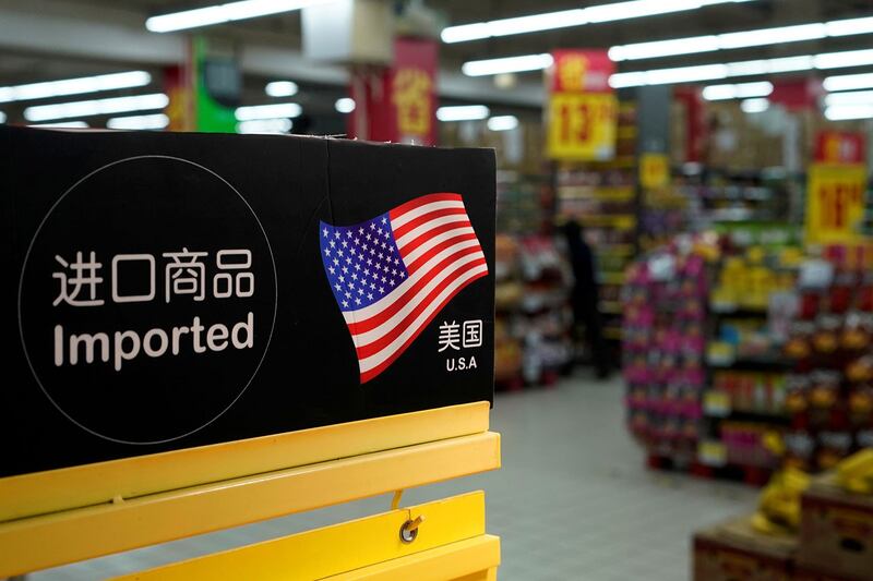 资料图片：2018年4月3日，中国上海一家超里来自美国进口商品。（路透社）
