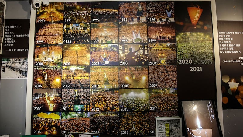 六四32周年将至，香港人坚持了30年的维多利亚公园烛光晚会，连续第2年被港警以疫情为由禁止。（张展豪 摄）