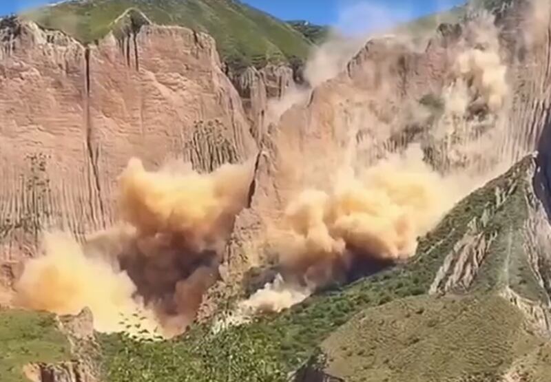 ཚེས་ ༢༨ ཉིན་མཚོ་སྔོན་ཞིང་ཆེན་མཚོ་ལྷོ་ཁུལ་གྱི་བྲག་དཀར་རྫོང་དུ་ས་ཡོམ་རིམ་པ་༥.༨བྱས་པ་བརྒྱབ་འདུག
