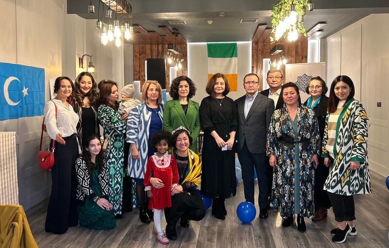 «ئىرېلاندىيە ئۇيغۇر مەدەنىيەت جەمئىيىتى» نىڭ قۇرۇلۇش مۇراسىمىدا خاتىرە سۈرەت. 2024-يىلى 26-يانۋار، دۇبلىن، ئىرېلاندىيە.