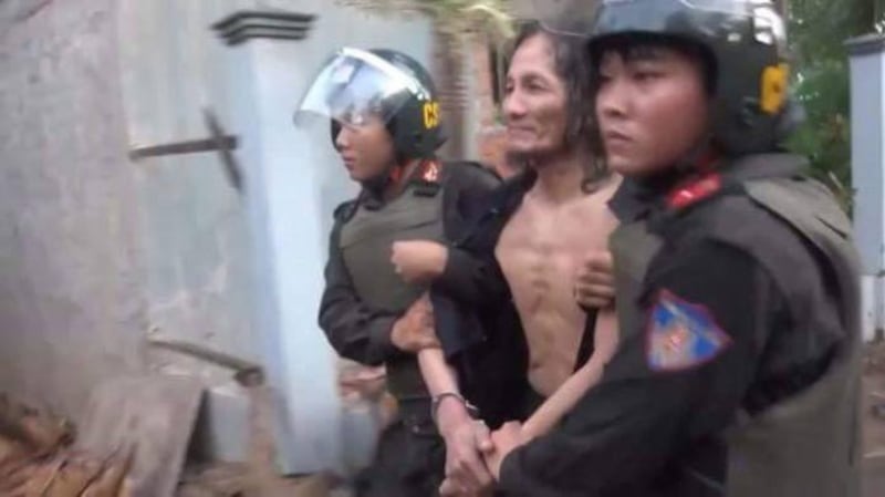Công an bắt ông Vương Văn Thả hôm 18/5/2017