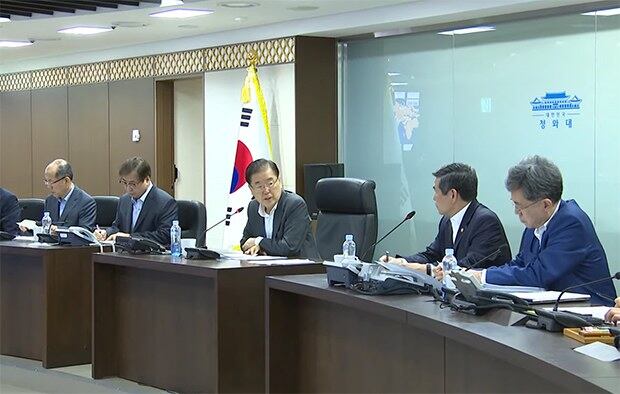 청와대는 2일 북한이 미상의 발사체를 쏘아 올린 것과 관련, 정의용 국가안보실장 주재로 관계 장관들을 불러 회의를 열었다.