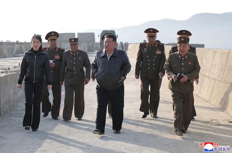 북한, 19일 '화성포-11라' 개량형 시험발사