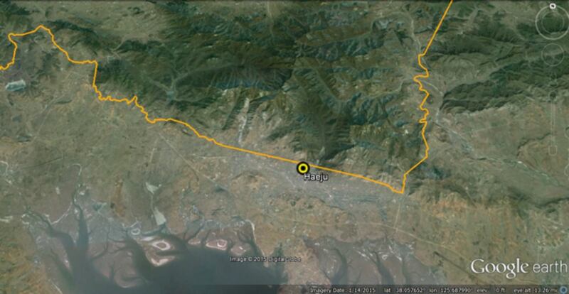 북한 황해남도에 현재 건설 중인 운하. 50km길이로 해주시를 관통하며 웅진, 강령군 등에 물을 공급하게 된다. (사진-구글 어스 캡쳐/ 커티스 멜빈 제공)
