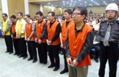 XIAN-corrupt-officials200.jpg