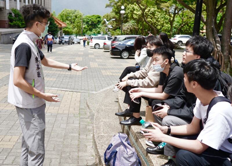 tw-student3.jpg