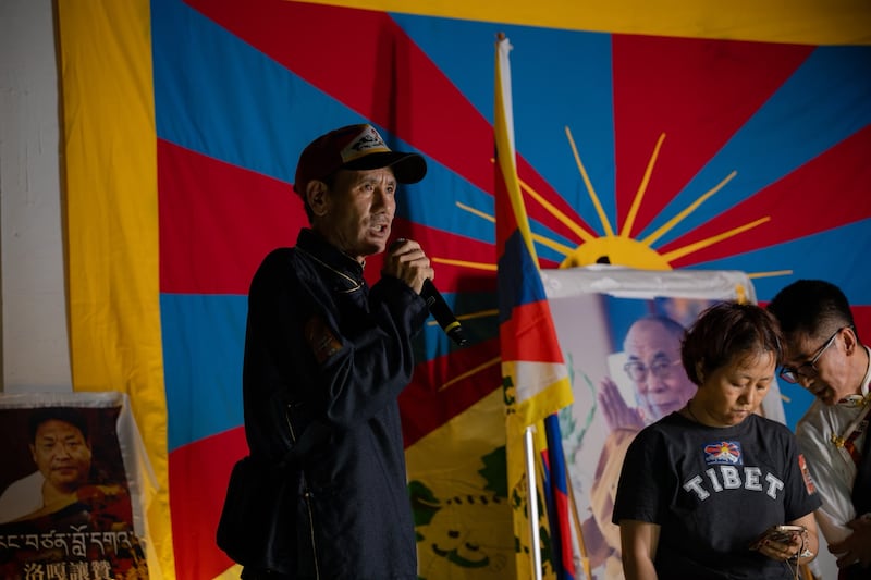 རྒྱ་ནག་གི་བཙན་འོག་ཏུ་ཡོད་པའི་མི་རིགས་ཁག་གིས་ཆིག་སྒྲིལ་ངང་རྒྱ་ནག་ལ་ཁ་གཏད་གཅོག་རྒྱུ་བརྗོད་པ།