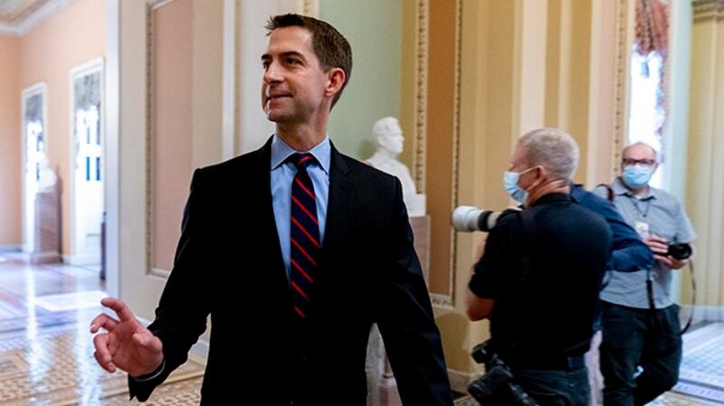 美国联邦参议员科顿(Tom Cotton, R-AR)在声明中批评, “拜登政府放松对华为等中国间谍公司的压力是不可接受的。”(美联社图片)
