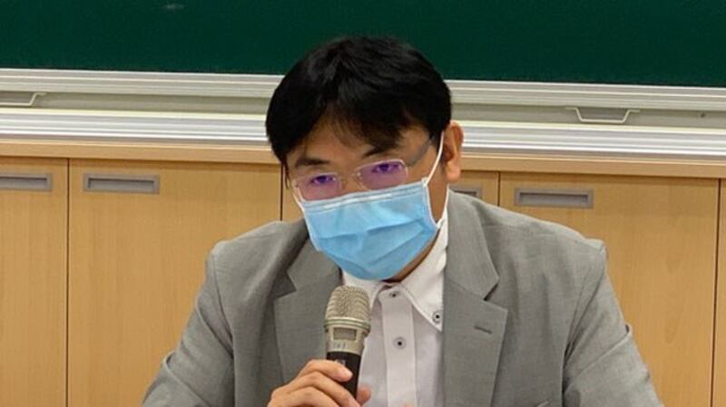 淡江大学日本政经研究所助理教授徐浤馨指,日本在美中间游移。(记者 黄春梅摄)
