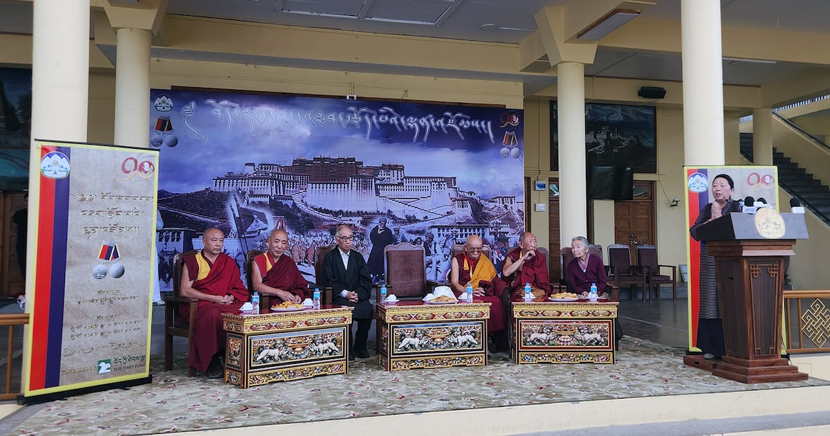 བོད་རང་དབང་འཐབ་རྩོད་པའི་ལྷན་འཛོམས་ཐོག་བཅར་མཁན་ཚོར་བདེ་སྲུང་ལས་ཁུངས་ཀྱིས་ཆེ་བསྟོད་ཞུས།