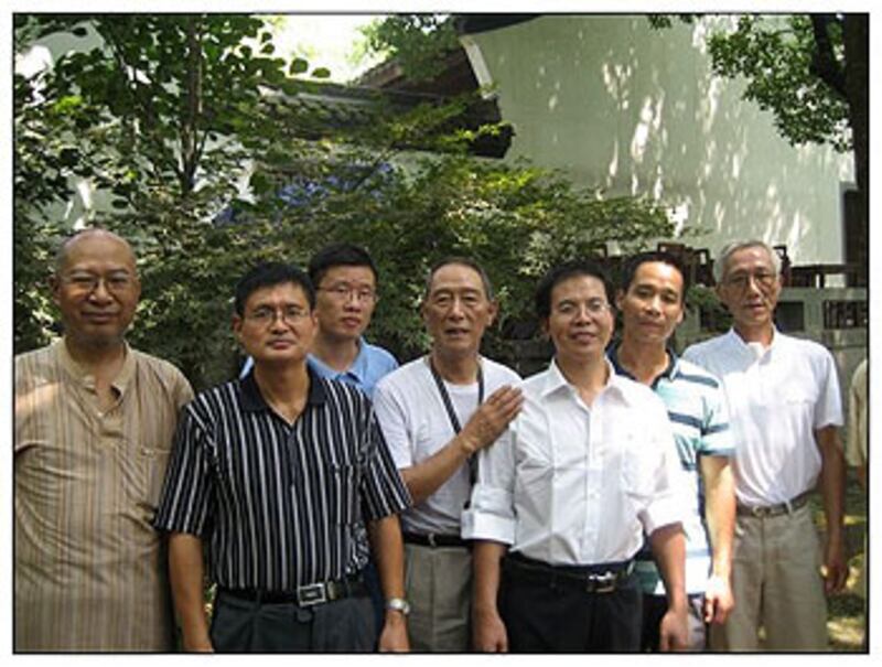 朱虞夫（左一）與浙江省民主人士合照。攝於2010年9月。（由鄒巍提供）