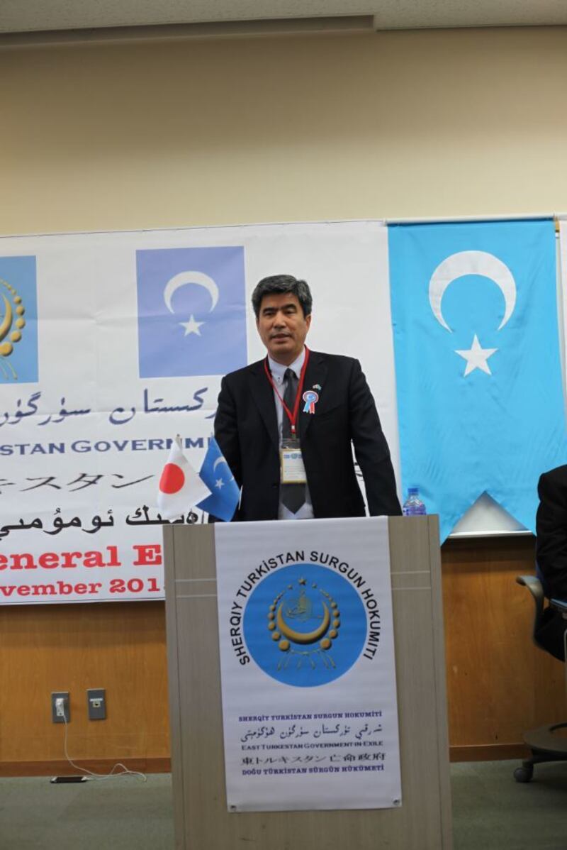 ئەخمەتجان ئوسمان ئەپەندى سىياسەت مەيدانىدا