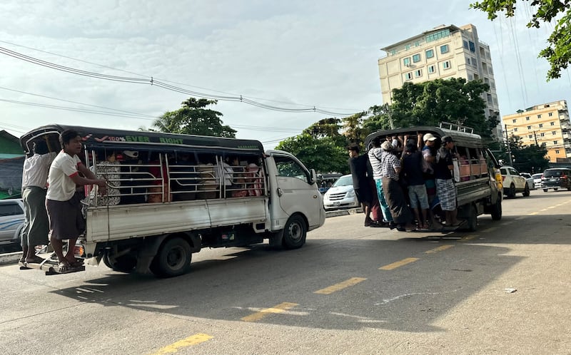 အောက်ဆိုက်ကားဟုခေါ်သော ကြားဖြတ်ပြေးဆွဲသည့် ယာဉ်တချို့အား ၂ဝ၂၃ ခုနှစ် ဩဂုတ်လအတွင်းက ရန်ကုန်မြို့ထဲတွင် တွေ့ရစဉ်။ (Photo: RFA)