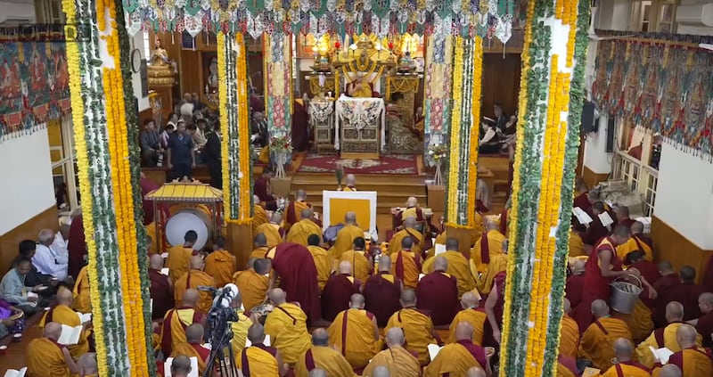 རྡ་ས་མདོ་སྟོད་ཆོལ་ཁའི་དབུས་སྤྱི་ཁྱབ་རྒྱུན་ལས་ཁང་དང་བལ་ཡུལ་སྤོག་ར་གློ་སྒྲིག་བདེ་དོན་ཚོགས་པ་གཉིས་ཀྱིས་སྒྲོལ་དཀར་ཡིད་བཞིན་འཁོར་ལོའི་སྒོ་ནས་བརྟན་བཞུགས་བསྟར་འབུལ་ཞུས་སོང་། ༢༠༢༦།༤།༢༢