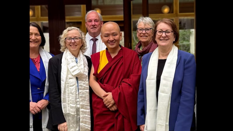 ཨོསི་ཊརེ་ལི་ཡའི་གྲོས་ཚོཊ་གོང་འོག་གི་འཐུས་མི་ཁག་ཅིག་དང་ལྷན། ༢༠༢༦།༦།༢༩