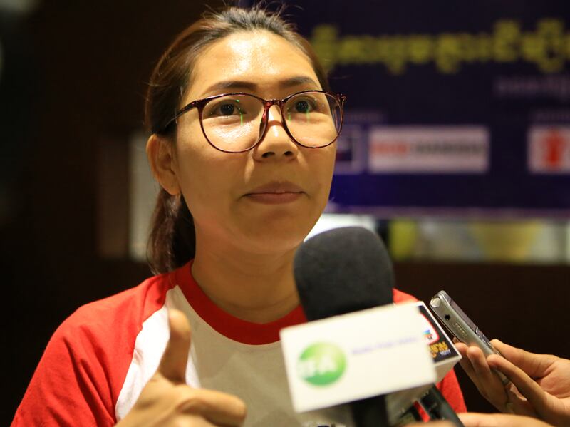 ទីប្រឹក្សា​កម្មវិធី​ប្រយុទ្ធ​ក្រីក្រ​របស់​កុមារ​នៃ​អង្គការ​សង្គ្រោះ​កុមារ (Save the Children) អ្នកស្រី សម្បត្តិ រតនា ផ្ដល់​បទសម្ភាសន៍​នៅ​ថ្ងៃ​ទី​២៨ ខែ​មេសា ឆ្នាំ​២០១៦។ RFA/Cheu Sideth