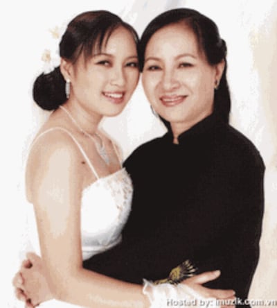 Khánh Linh và mẹ- ảnh imusic.com.vn