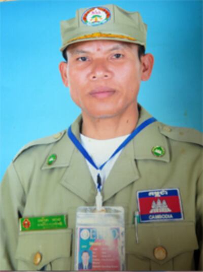 ១១-កក្កដា-២០១៦៖ រូបថត​ជន​សង្ស័យ​បាញ់​សម្លាប់​លោក​បណ្ឌិត កែម ឡី ឈ្មោះ អឿត អាង ដែល​អះអាង​ប្រាប់​សមត្ថកិច្ច​ថា​ឈ្មោះ ជួប សម្លាប់ ក្នុង​ស្លៀកពាក់​ជា​ឯកសណ្ឋាន​ភ្នាក់ងារ​បរិស្ថាន។ RFA/Hang Savyouth