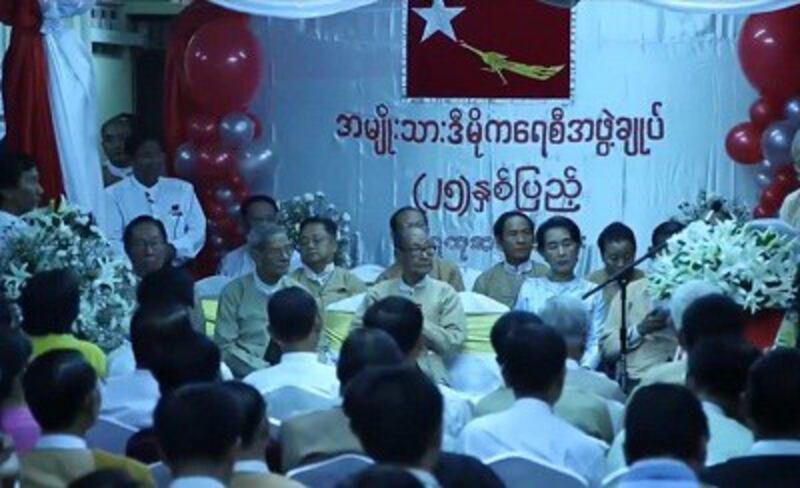 NLD members gather at the party's headquarters in Yangon for a ceremony marking its 25th anniversary, Sept. 27, 2013. Photo credit: RFA.