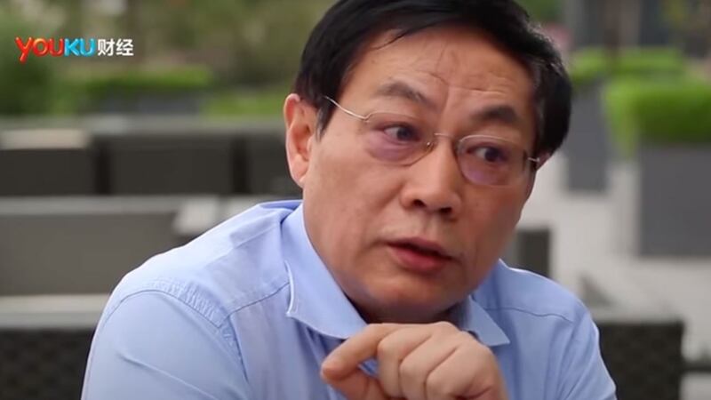 北京地产大亨任志强接受潘石屹访问。(截图自优酷老友记)