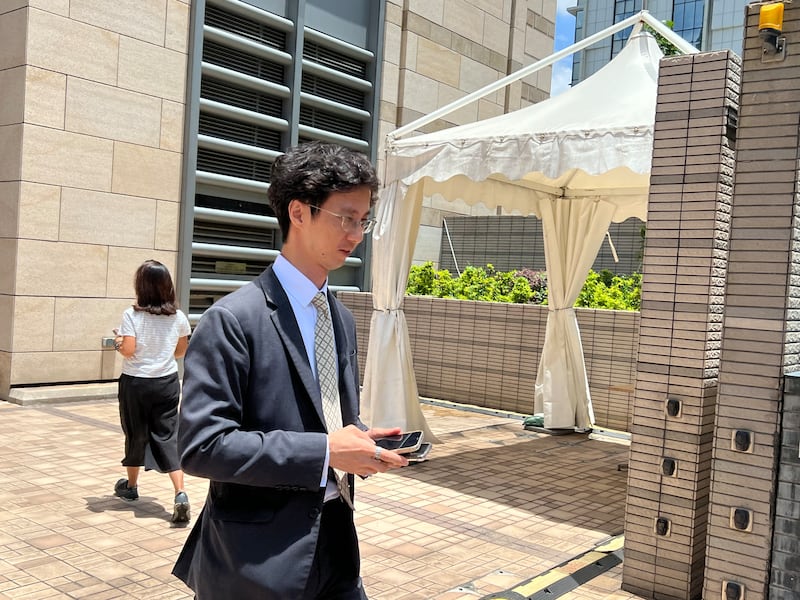 「47人初選案」被告之一的柯耀林,早上到西九龍裁判法院應訊。(吳婷康攝)