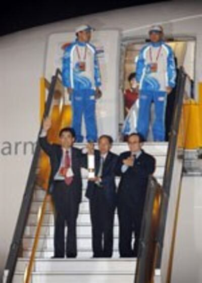 Olympic-torch-saigon-042808-150.jpg