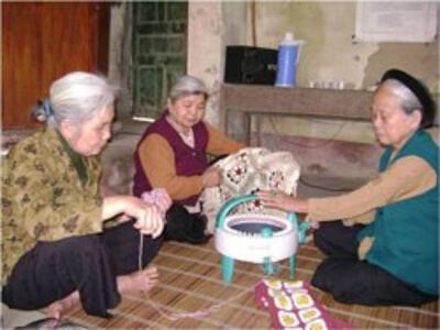 Câu lạc bộ giúp cuộc sống người cao tuổi vui vẻ hơn. Hình do HAI cung cấp.