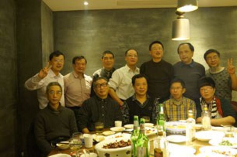 图片：第一排左起：杨勤恒，张汝隽，张林，胡可师，黄小芹，第两排左起：余福庆。谢丹，周兄弟，高晓亮，章华霖，汪建华，李化平。（异议人士提供）