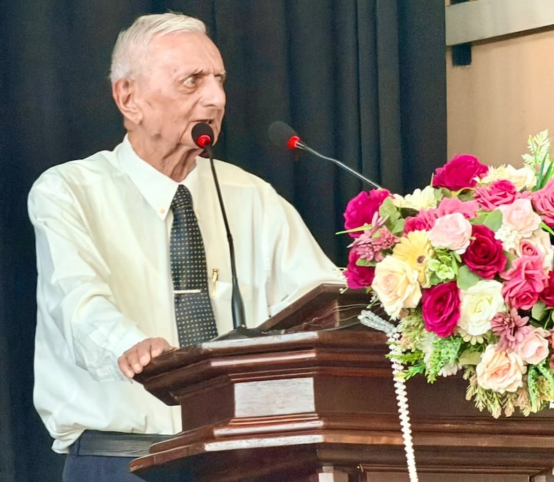 ཕྱག་དེབ་ཕབ་བསྒྱུར་གནང་མཁན་དགུང་ལོ་ ༩༠ ལ་ཉེ་བ་སློབ་དཔོན་ཕ་རན་སིསི་ ཌི་ སིལ་ཝ་ (Francis de Silva) ལཊ། ༢༠༢༦།༠༨།༠༨