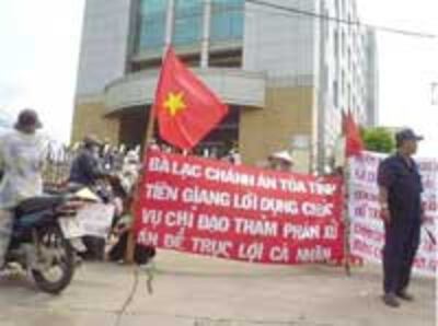 TienGiangLandDispute200.jpg