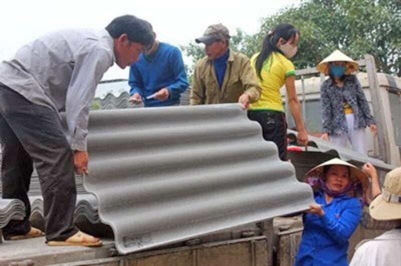 Việt Nam đang sử dụng amiăng chrysotile gọi là amiăng trắng để sản xuất tấm lợp (tamlopvietnam.com)