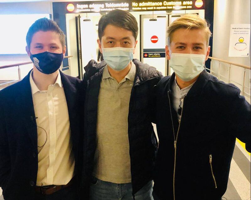 Thomas Rohden(右一)對本台指,只要許智峯(中)有需要,他仍會做同一個選擇協助他。(Thomas Rohden臉書圖片)