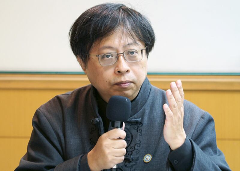2020年4月24日，華人民主書院董事主席曾建元：九月前後香港情勢會愈來愈壞，可能有大批港人湧到台灣尋求庇護。（鍾廣政 攝）