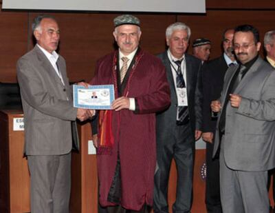 erzurum-university-rektorigha-385.jpg