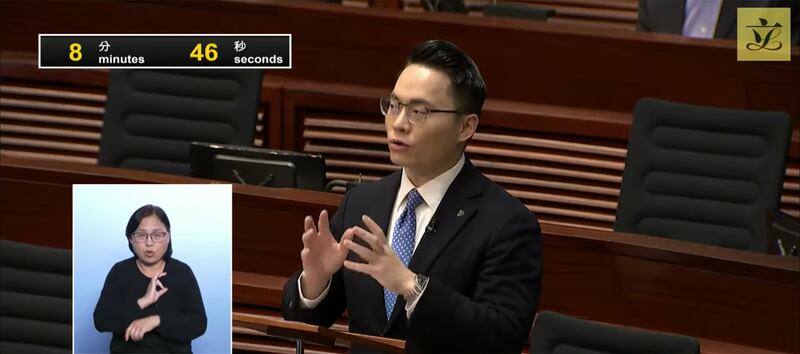 民建聯議員梁熙將移居海外港人稱為「外人」,提議限制他們接受醫管局的服務(立法會直播截圖)